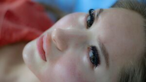 低刺激シャンプーで頭皮ニキビケアに効果的な方法は？